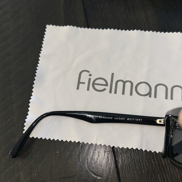 Black sunglasses with sleek design and protective case - Picture 2 of 7